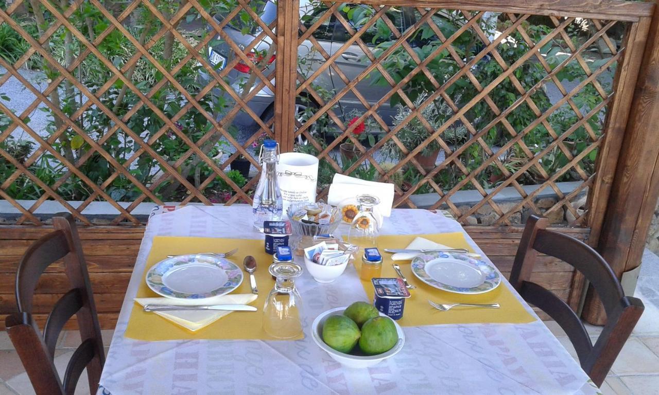 SantʼAnna Arresi B&B Il Girasole المظهر الخارجي الصورة