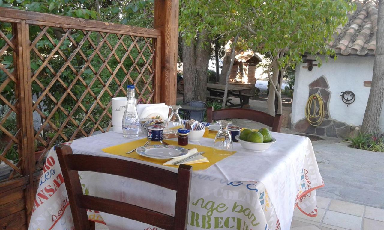 SantʼAnna Arresi B&B Il Girasole المظهر الخارجي الصورة